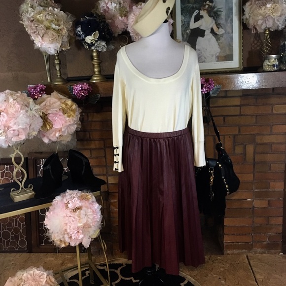 Charlotte Russe Dresses & Skirts - CHARLOTTE RUSSE SKIRT (2X); CATO SWEATER (18/20)